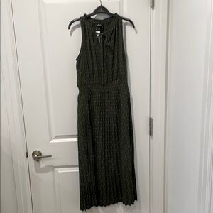 Elegant Green Sleeveless Dress